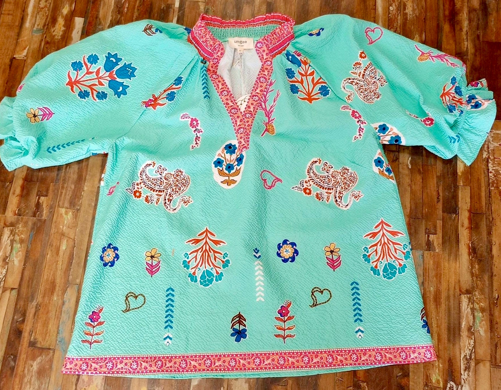 Curvy mint floral top