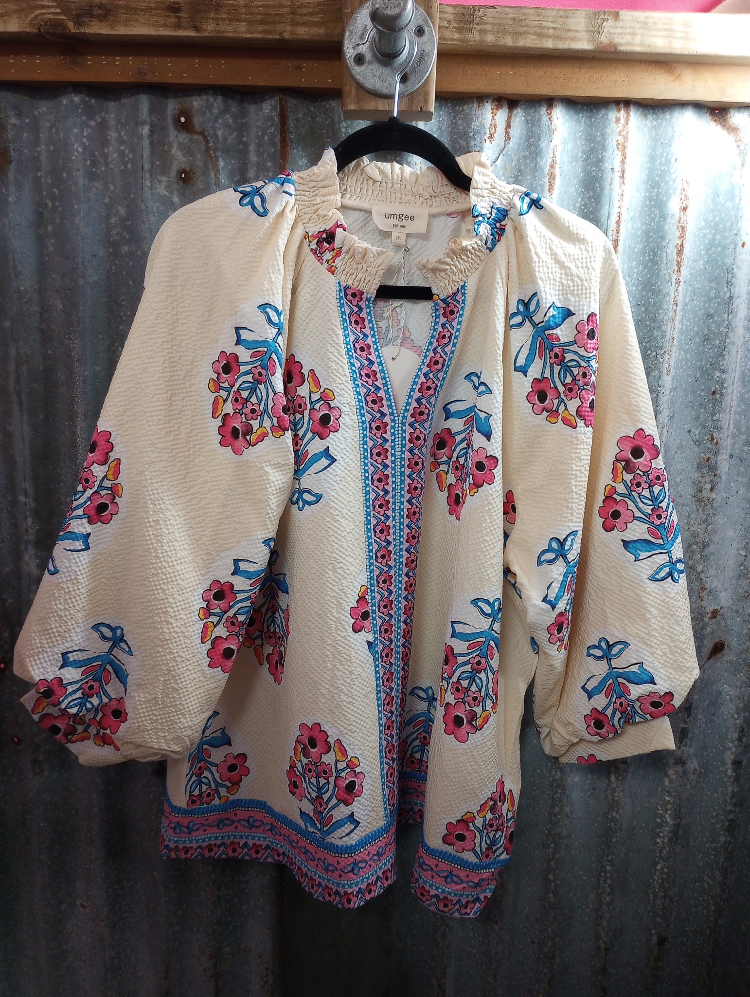Curvy Ivory floral top